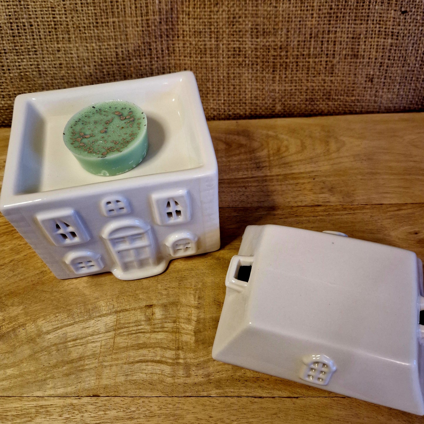 Classic White House Wax/Oil Burner
